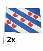 Friesland accessoires zwaaivlaggen 2 stuks