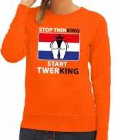 Oranje stop thinking start twerking sweater dames