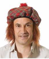 Rode geruite muts haar